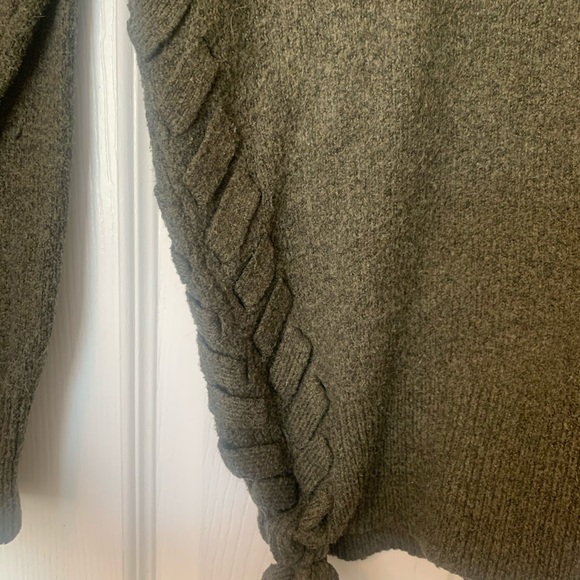 Garage | Green Sweater - Picture 4 of 4